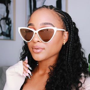 White oversized cat eye sunglasses with Mirror lens